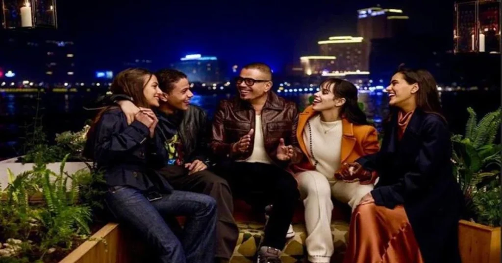 عمرو دياب يتصدر الترند لأول مرة ويجمع أبناءه الأربعة