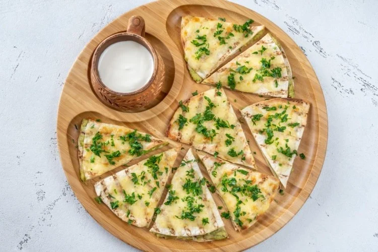 تورتيلا جبنة مع زعتر