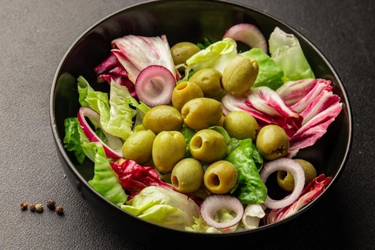 سلطة زيتون أخضر