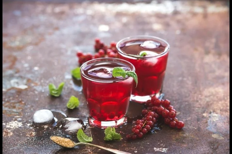 عصير الكركديه بنكهة التوت