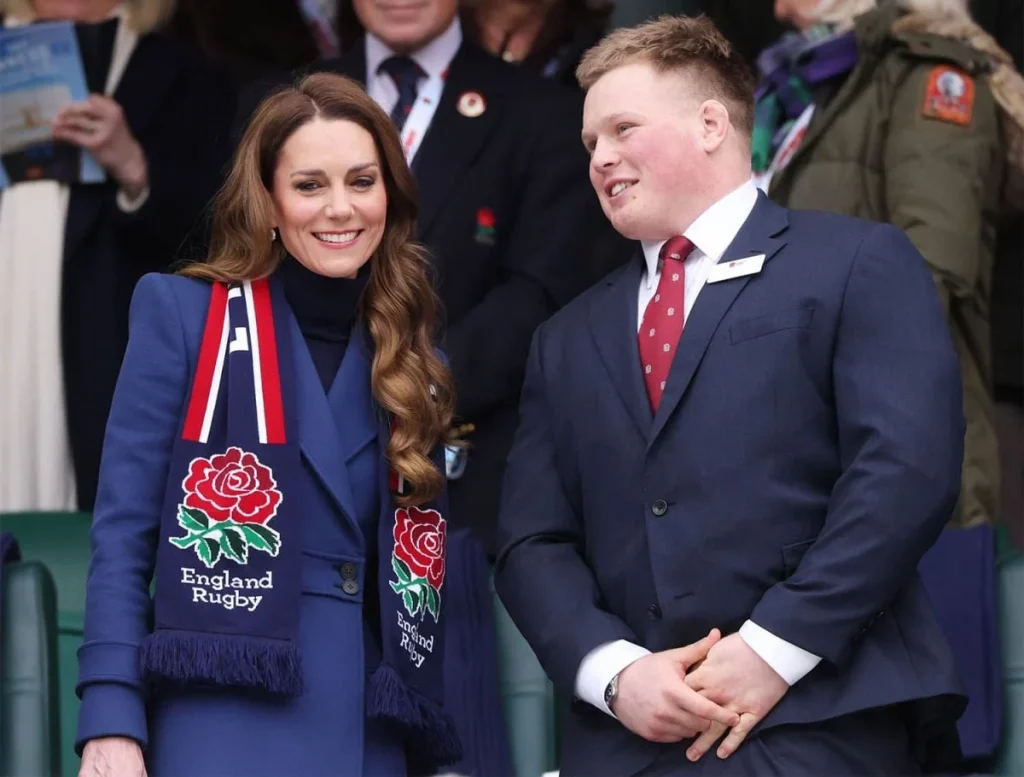 كيت ميدلتون تخالف قواعد الموضة في أول ظهور بعد اعتقال أندرو