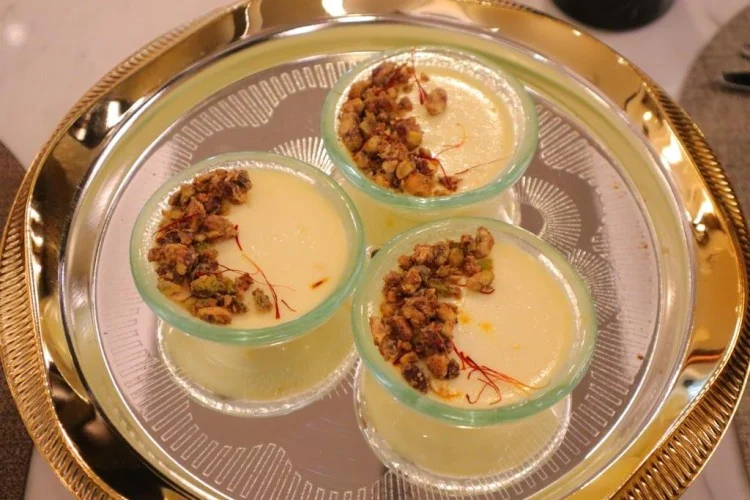 حلوى الزبادي بنكهة الزعفران