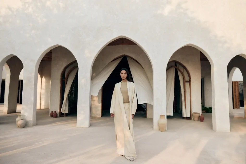 صيحة الموسم: القفطان المحايد بأسلوب عصري