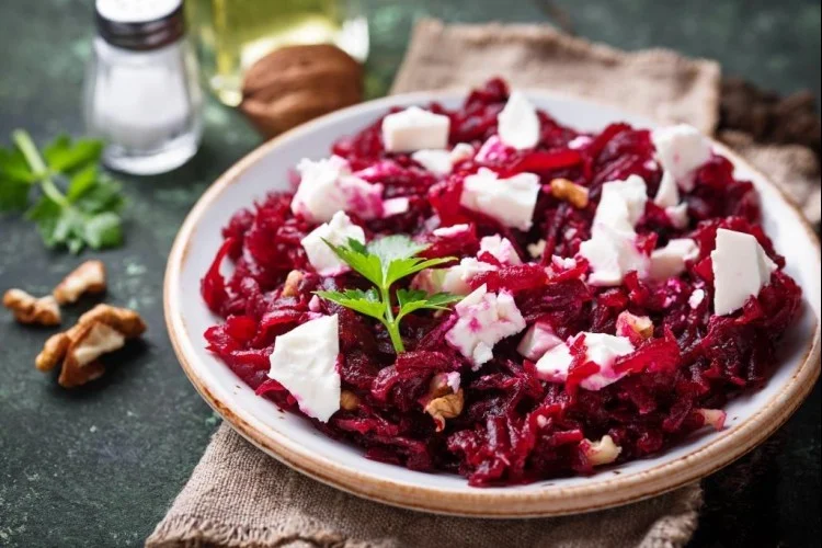 سلطة شمندر بالجبن