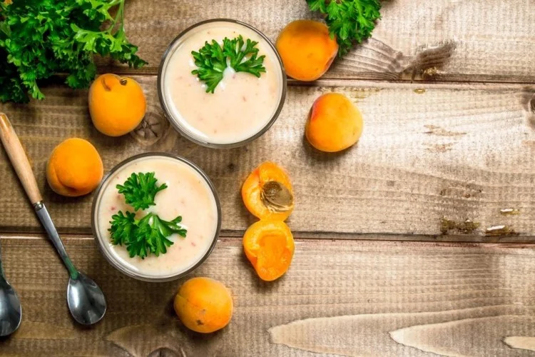 مشروب قمر الدين مع الحليب