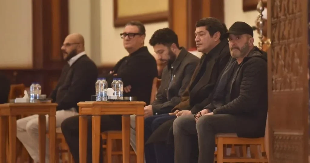 نجوم الفن يحضرون عزاء إسلام رضا شقيق زينة