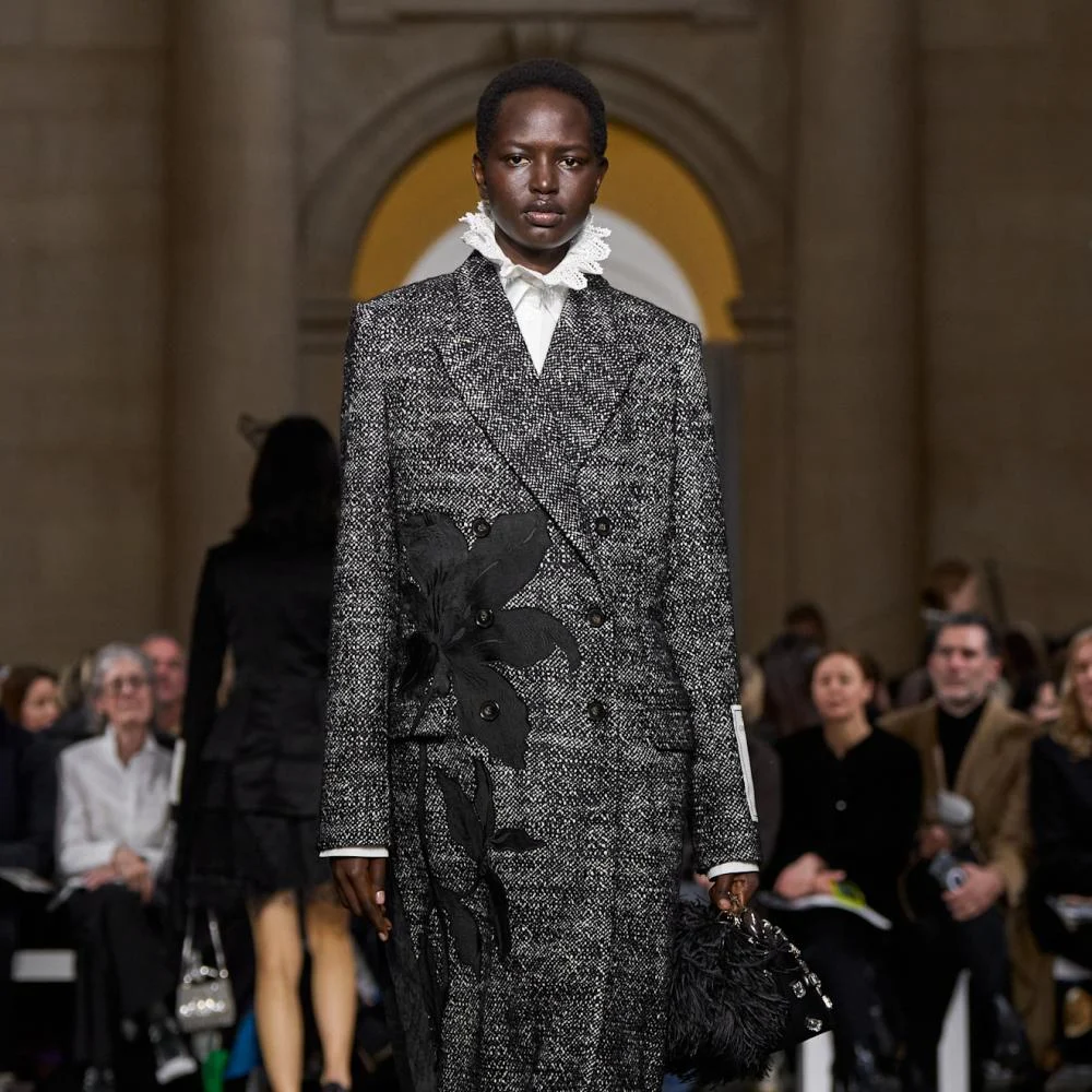 5 صيحات أسبوع الموضة في لندن لخريف وشتاء 2026: أناقة بريطانية بروح متمردة