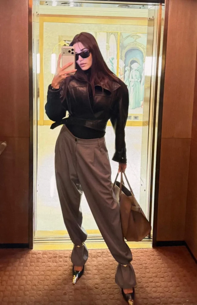 هاندة أرتشيل تتميز بإطلالة عصرية بألوان ترابية