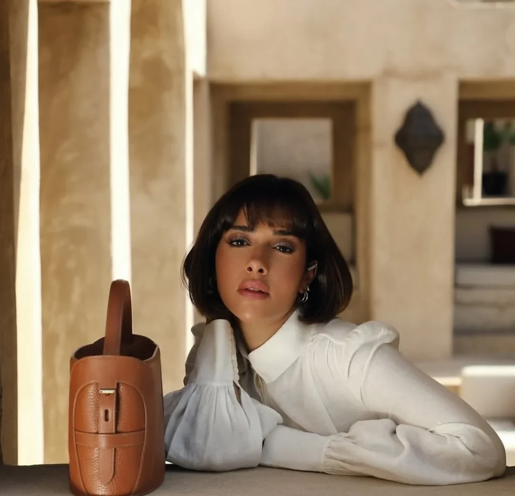 بين الاحتشام والفخامة: أناقة بلقيس فتحي بأسلوب شرقي متجدد