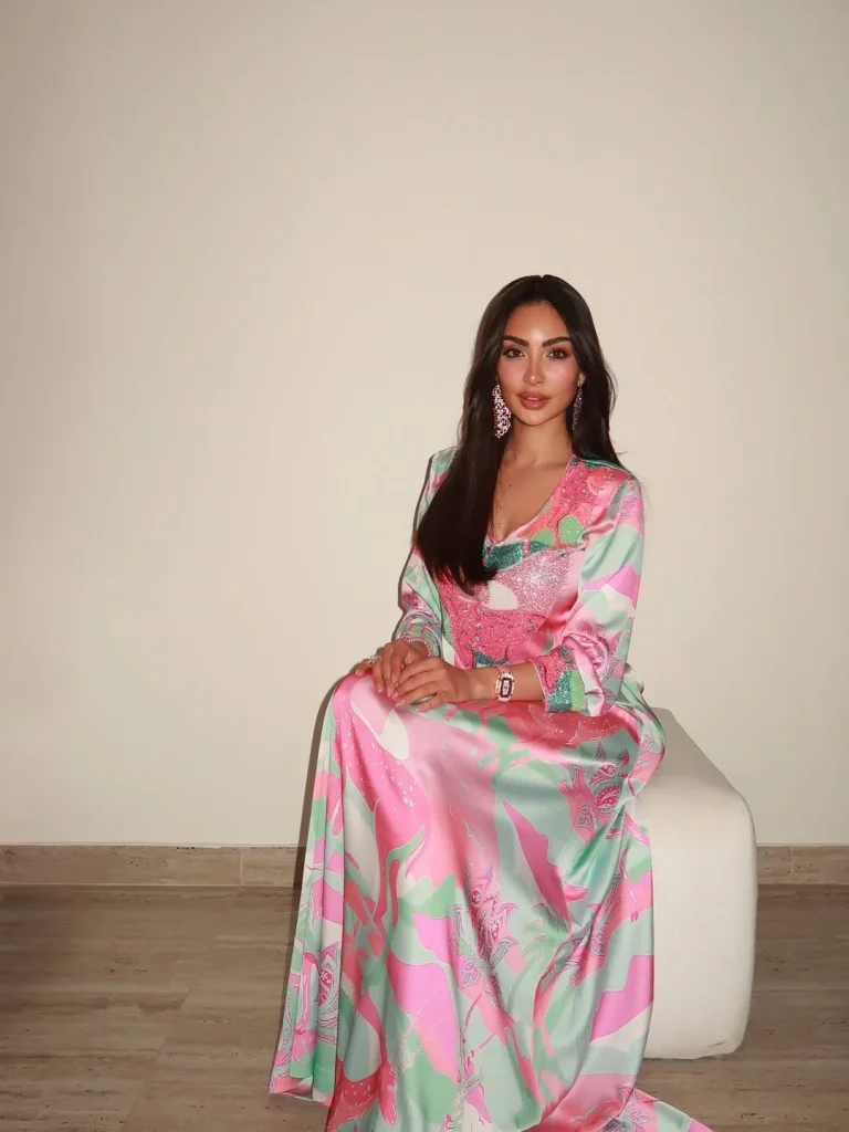 نور الغندور تتألق في المخور الإماراتي مع ساعة فخمة