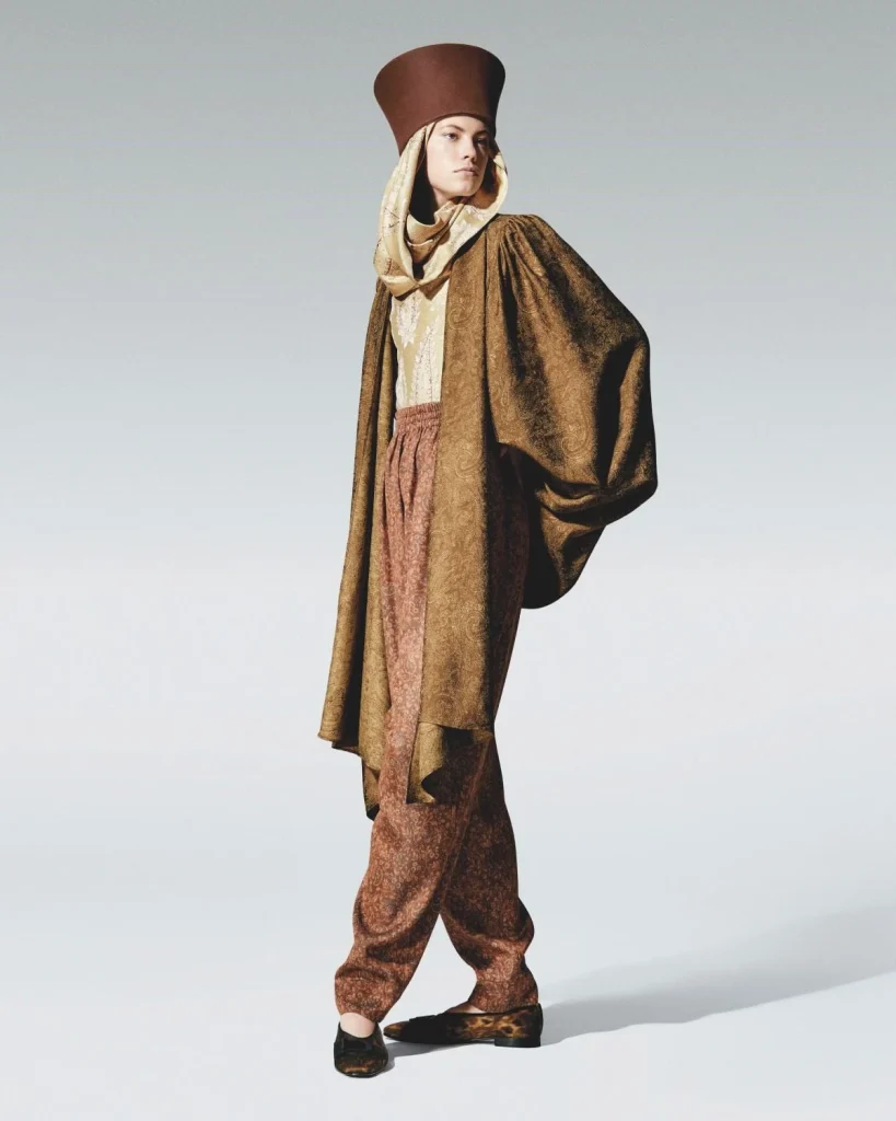 مجموعة Loro Piana لخريف 2026 بألوان ترابية ساحرة