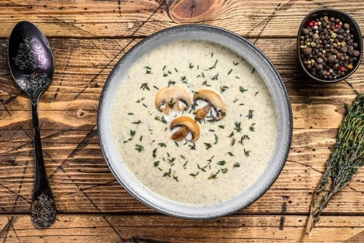 شوربة فطر مع الزعتر