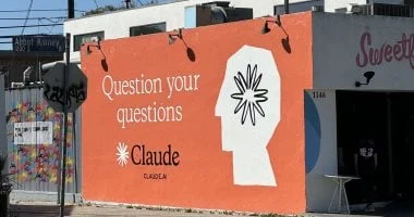claude يتصدر قائمة تطبيقات أبل المجانية رغم الخلاف مع البنتاجون