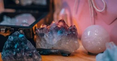 4 أحجار كريمة تعزز الحظ لمواليد الحوت: أبرزها القمر والأكوا مارين