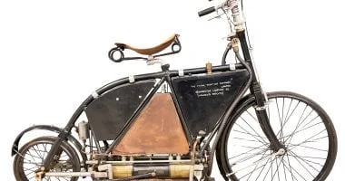 دراجة نارية عمرها مئة عام في مزاد عالمي بسعر يتجاوز 100 ألف دولار