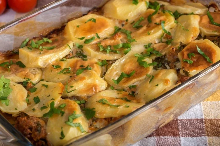 صينية بطاطس مع اللحم المفروم