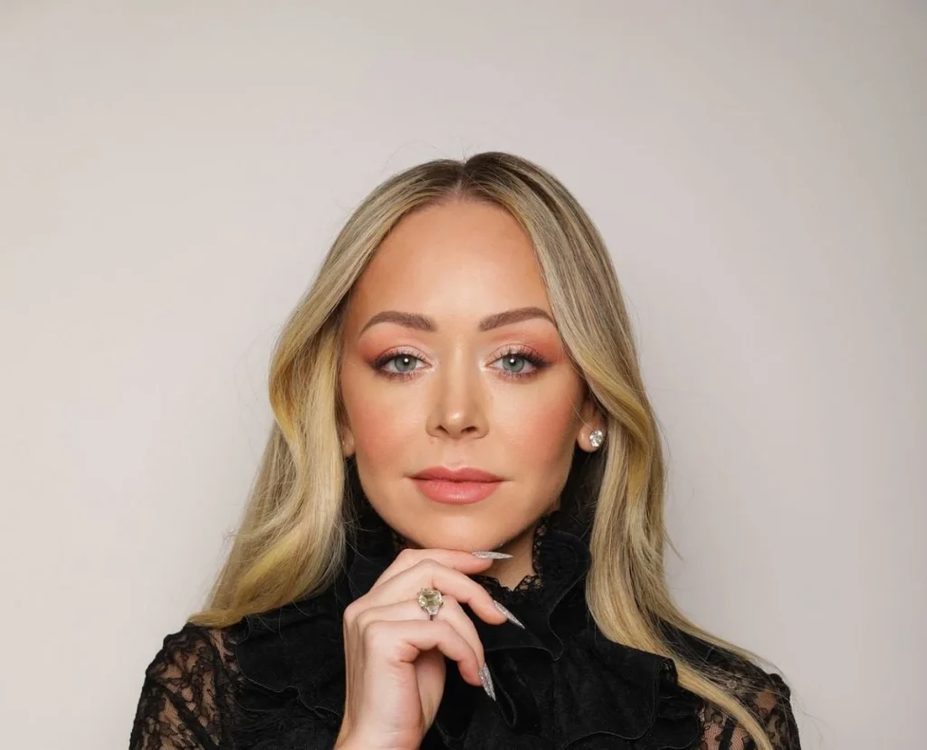 Tamara Ralph: قوة الأنوثة بلغة الأزياء الراقية