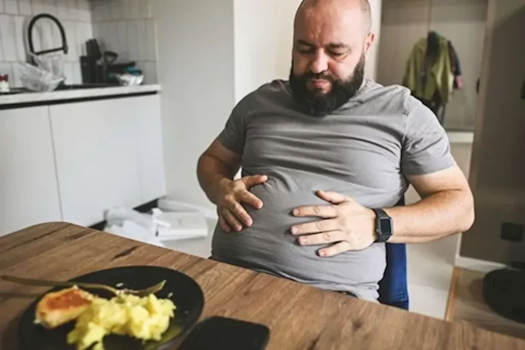 ما أسباب زيادة الوزن رغم اتباع النظام الغذائي؟