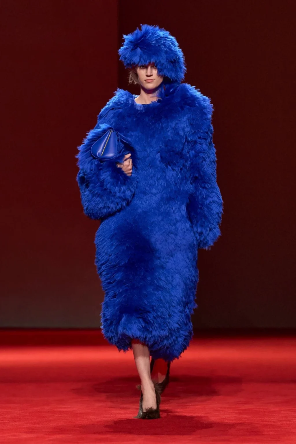 Bottega Veneta: صرامة وتأنوثة في الحوار