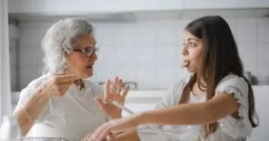 إتيكيت أكل كحك العيد في الجلسات العائلية لتجنب الإحراج