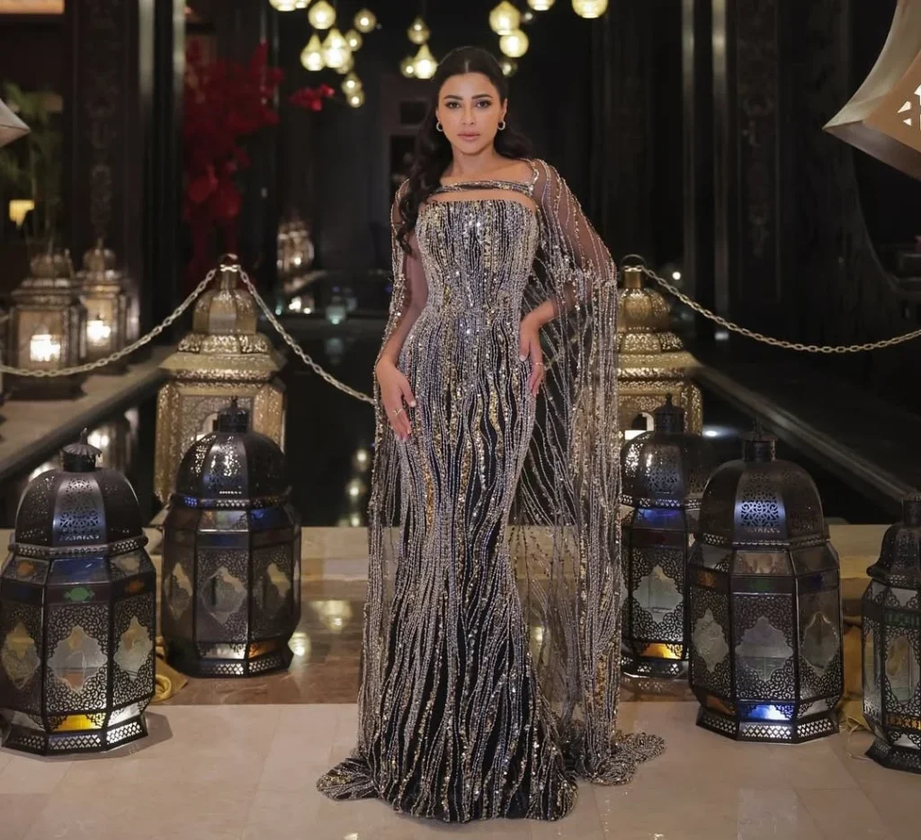 سحر الترتر والكاب الملكي: مهيرة عبد العزيز تتألق