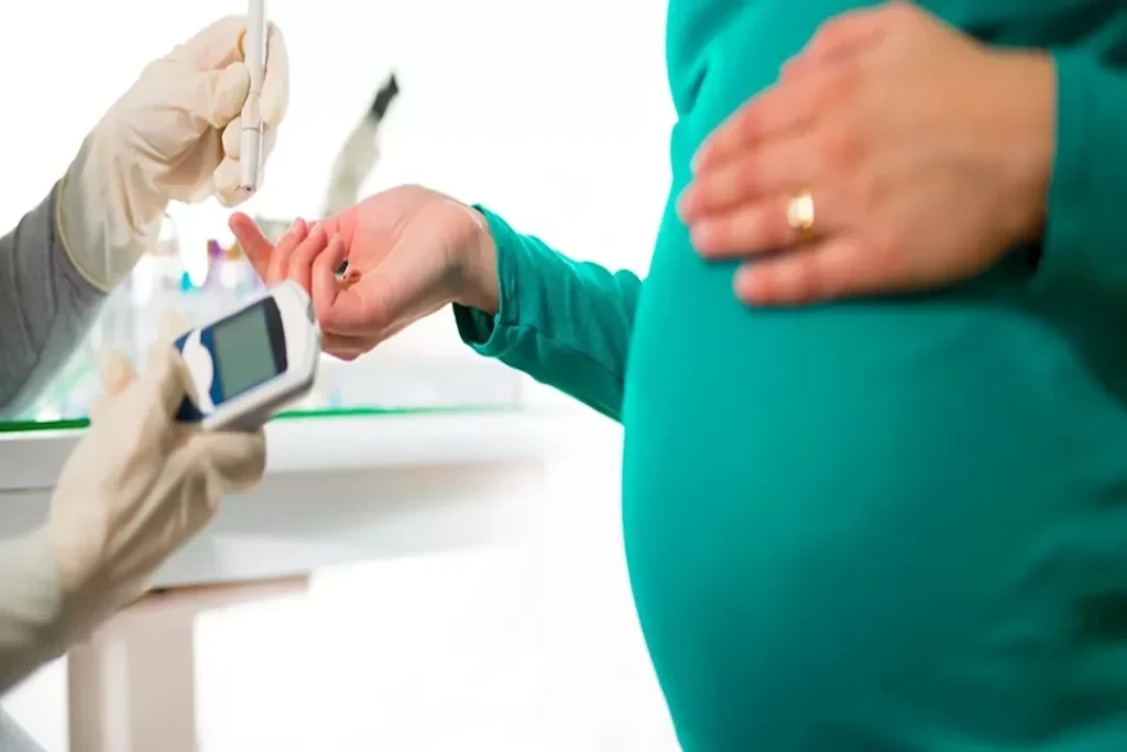 هل يزول سكري الحمل بعد الولادة؟ توضح طبيبة
