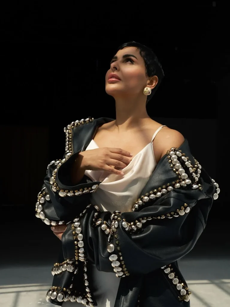 ميس حمدان تمزج الرقة بالقوة