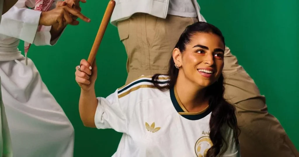 عودة شعار Trefoil بروح تراثية معاصرة في قمصان المونديال