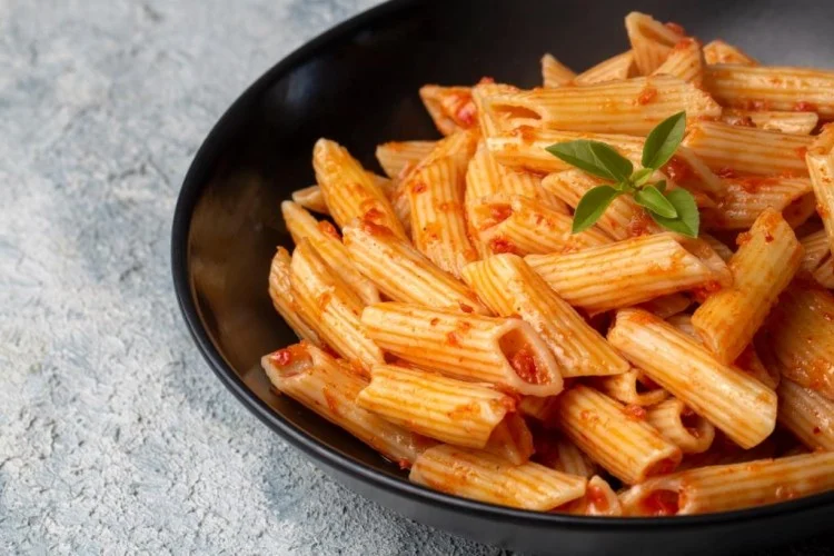 مكرونة محمرة بالبابريكا