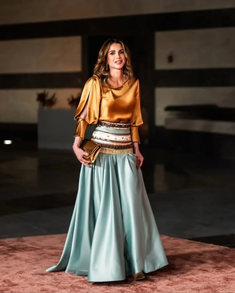 الملكة رانيا العبدالله بإطلالات شرقية أنيقة