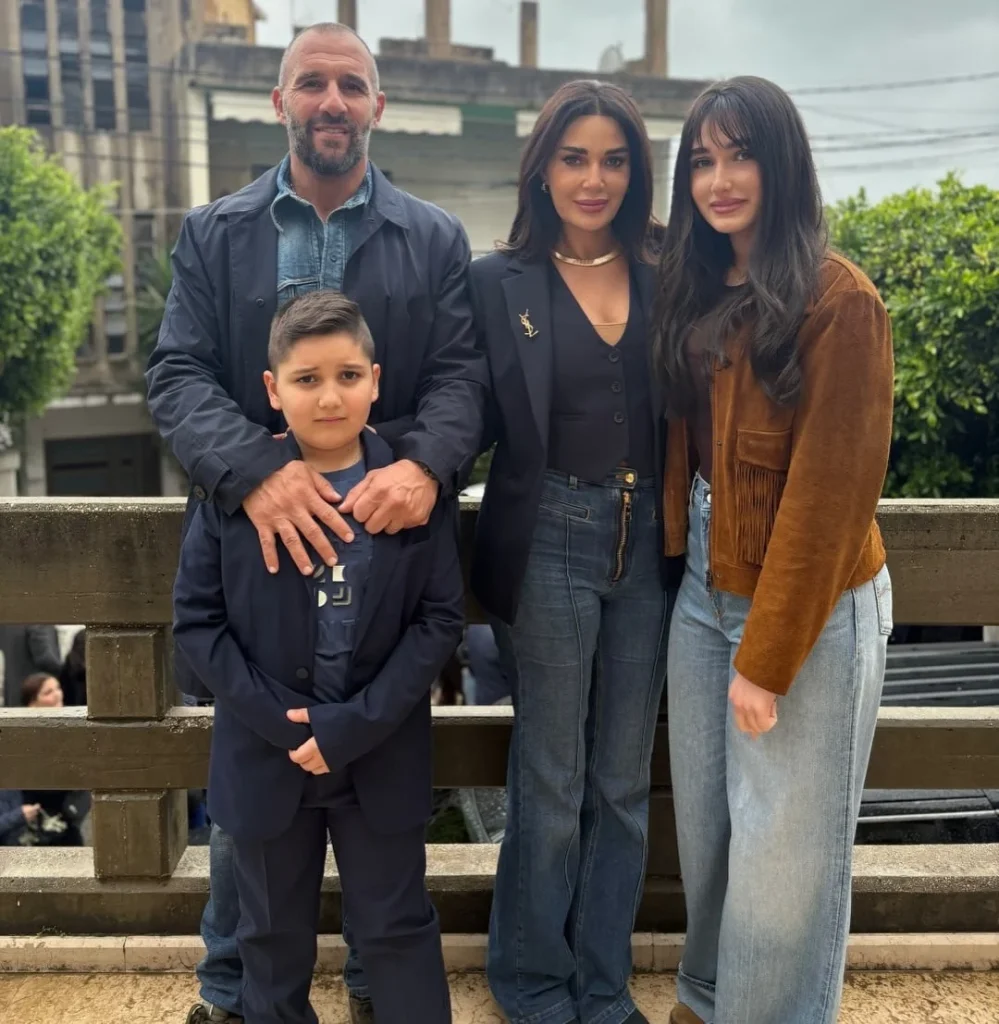 سيرين عبدالنور وابنتها تتألقان بموضة دنيم أنيقة