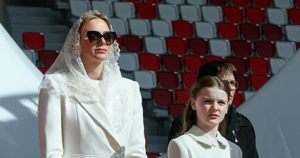 الأميرة شارلين وابنتها غابرييلا تتألقان بالأبيض من إيلي صعب