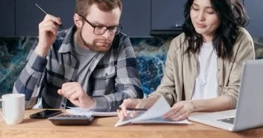 بعد الإغلاق المبكر.. 5 خطوات لتقليل المشاكل الزوجية