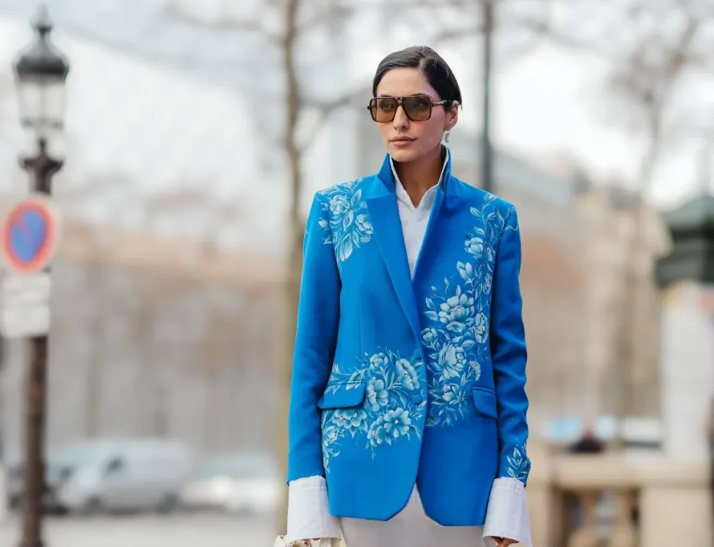 10 أفكار لتنسيق البليزر الربيعي للمحجبات مستوحاة من منصات العروض