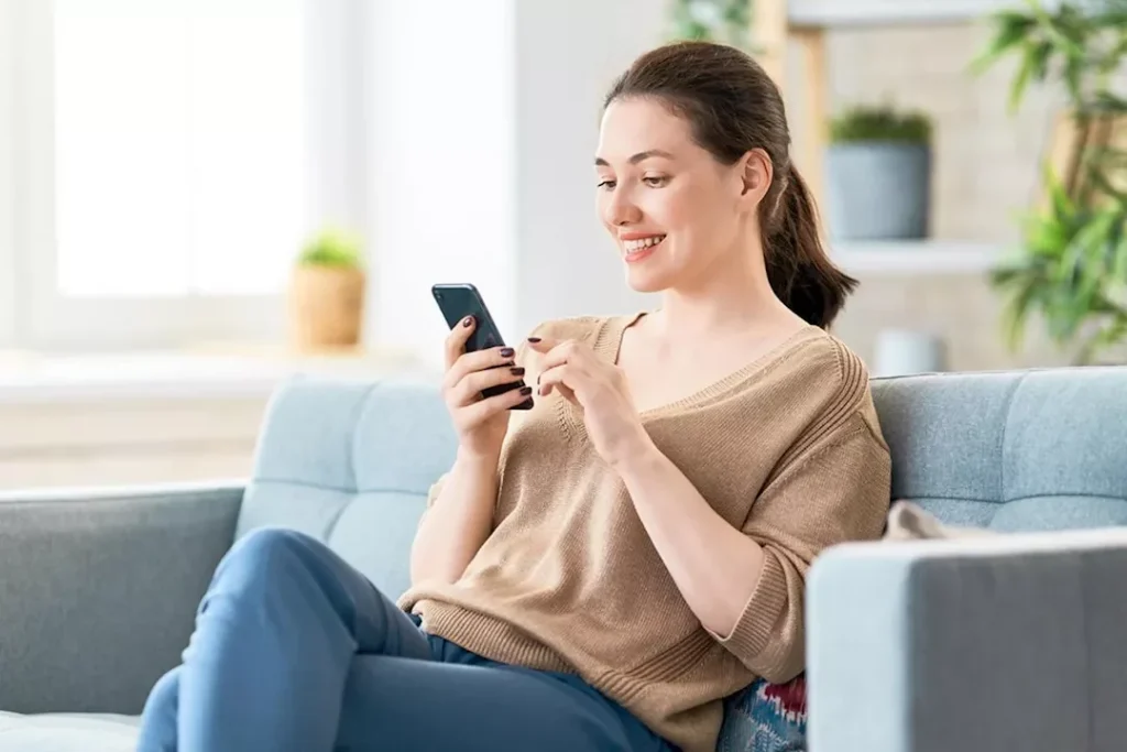 تشوش الرؤية أثناء استخدام الهاتف: الأسباب والوقاية