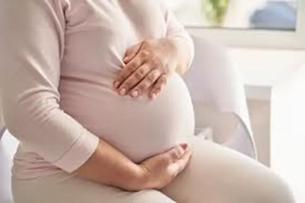 ماذا يحدث عند تناول المشروبات الغازية خلال الحمل؟ استشاري يوضح