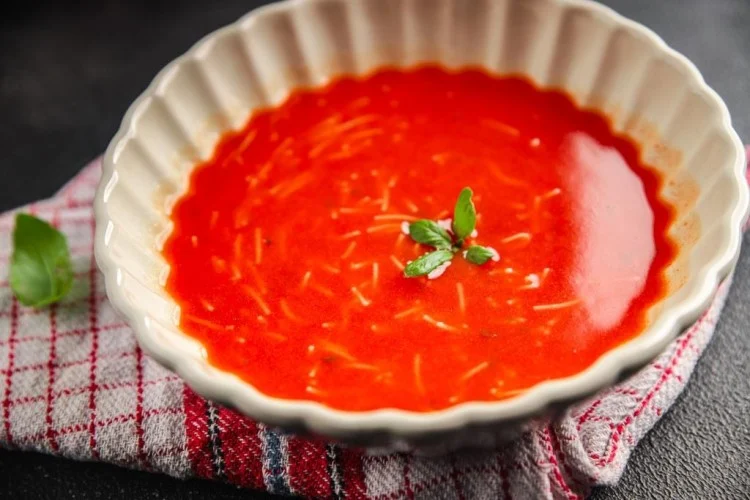 شوربة الشعيرية مع الطماطم
