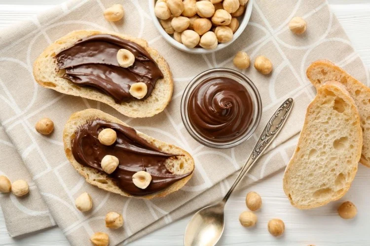 شوكولاتة قابلة للدهن صحية مع البندق والتمر