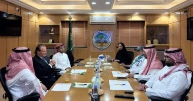 رئيس لجنة مبادرة رسل السلام العالمية يزور جمعية الكشافة السعودية