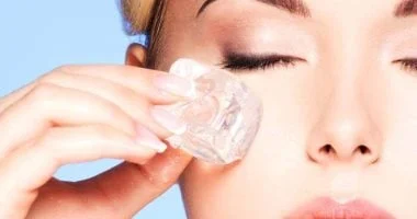 7 تقنيات غير تقليدية للعناية بالبشرة: ترطيب عميق ونضارة