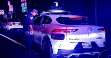 قوانين جديدة في كاليفورنيا تعاقب السيارات ذاتية القيادة