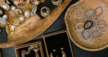 4 حيل عملية لتنظيم الإكسسوارات وحمايتها من الأتربة والتشابك