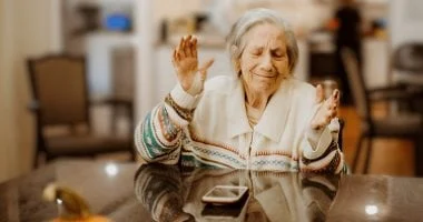 قواعد أساسية لتصوير كبار السن بشكل جميل