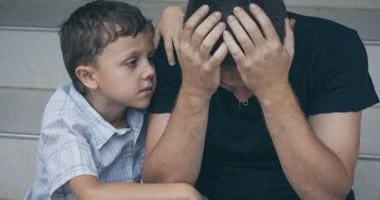 5 مواقف لبناء ثقة الأبناء بالشجاعة وأهمها مواجهة المخاوف