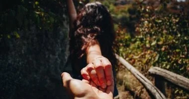 مالكش فى الكلام الرومانسى؟ اعبر عن حبك بلا كلمة