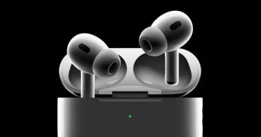 AirPods بكاميرات مدمجة.. أغرب منتج آبل يقترب من الواقع
