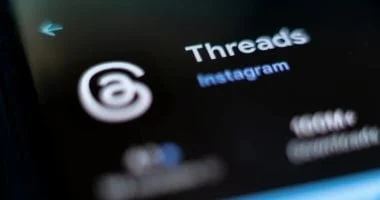 على خطى جروك: ثريدز تختبر بوت ذكاء اصطناعي للرد وتحليل المحتوى