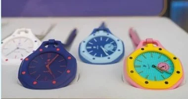 طوابير وتخييم واعتقالات: ما سر هوس ساعة Swatch الجديدة؟