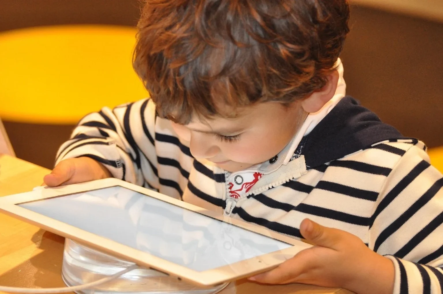 مشتريات الألعاب الإلكترونية.. كيف تمنعين طفلك من الشراء من دون إذنك؟